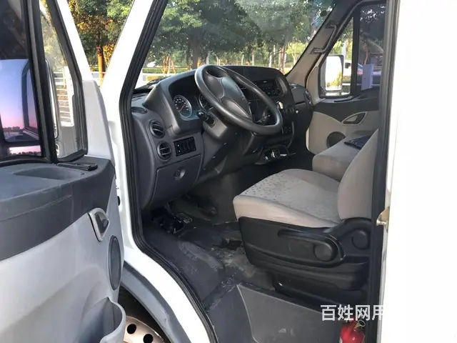 依维柯长轴中顶6座后双胎支持分期首付2万包过户 - 图片 5
