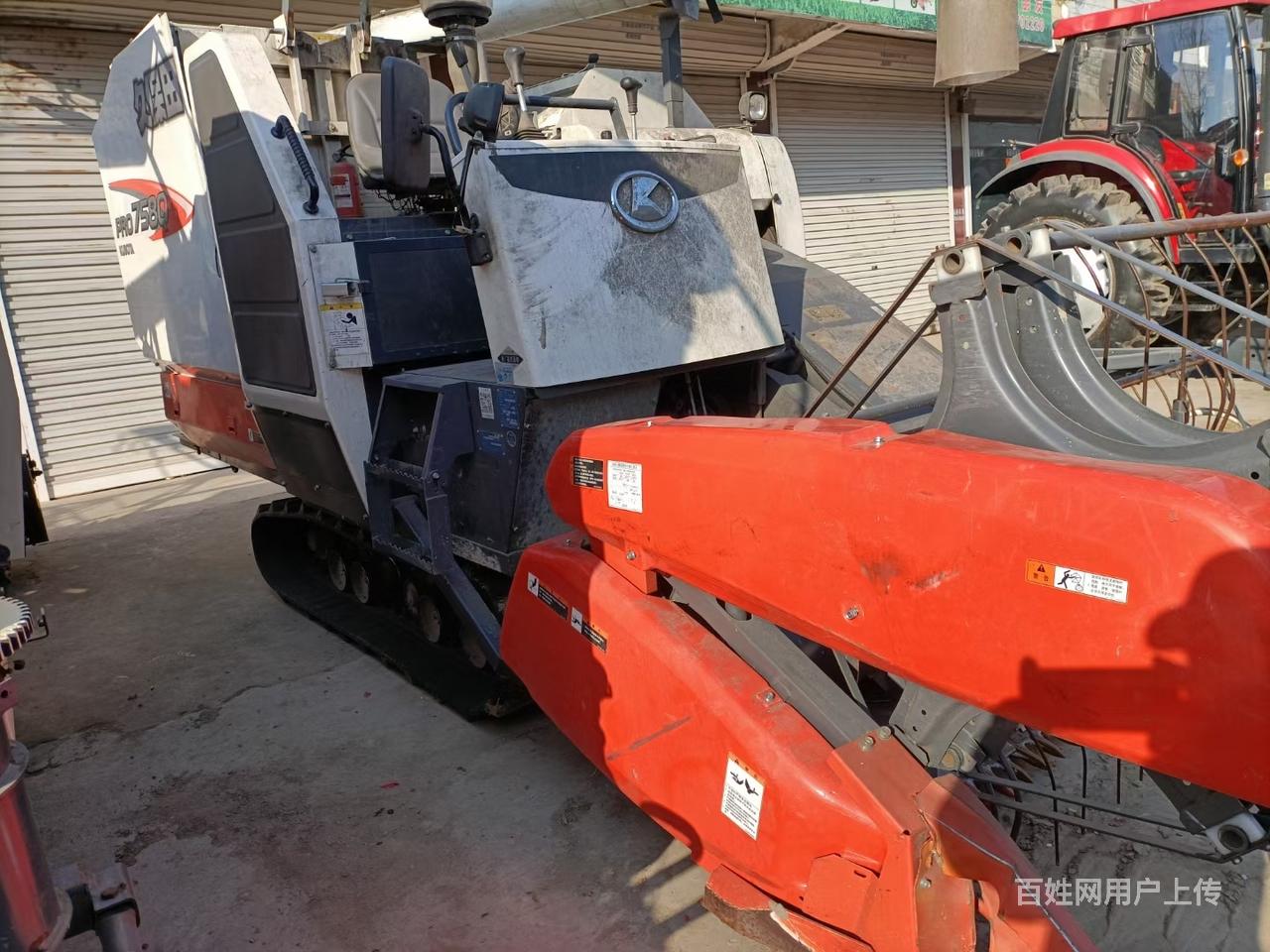 久保田758收割机大精品,手续齐全