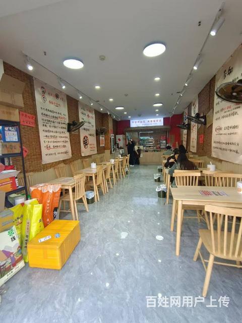 0280步行街内一品牌精装小吃店整体转让的图片
