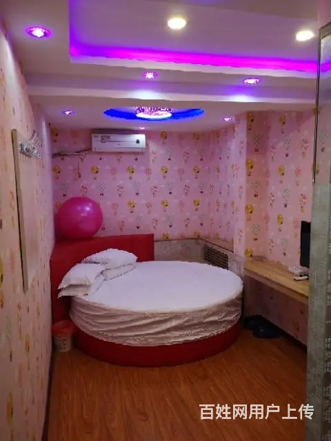 宾馆有六个房间屋内设施齐全 - 图片 1