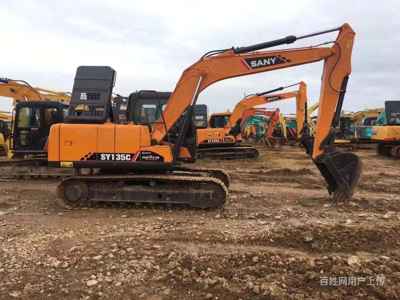 出售个人一手钩机二手挖掘机三一135全国包送