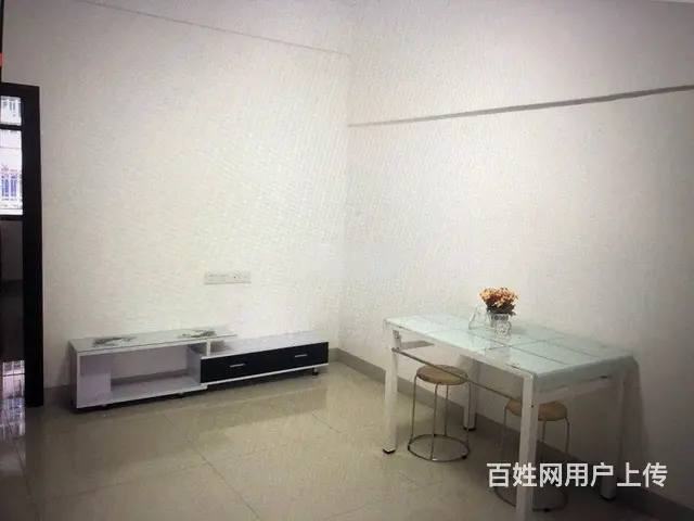 中山北路华程医院附近装修好2室1厅家具家电齐全月租700 - 图片 1