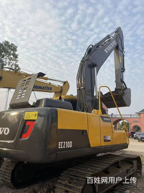 低价转让二手挖掘机沃尔沃210质保两年手续齐全包送的图片