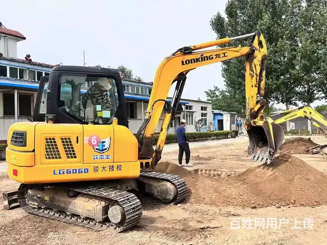 挖掘机培训学校零基础学铲车学叉车电焊培训 - 图片 1