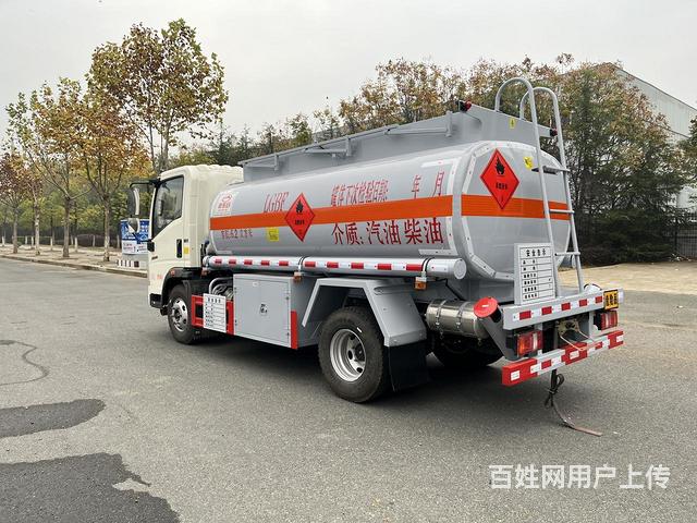 新疆烏魯木齊國六重汽豪沃5噸油罐車便宜賣可分期包上戶