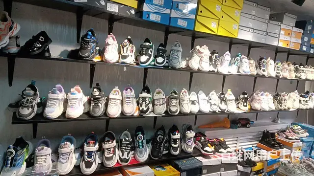 市中心好位置临街商铺整体转让 - 图片 3