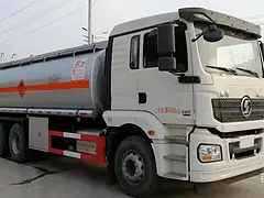 陕汽德龙新M3000国六运油车潍柴动力服务到家