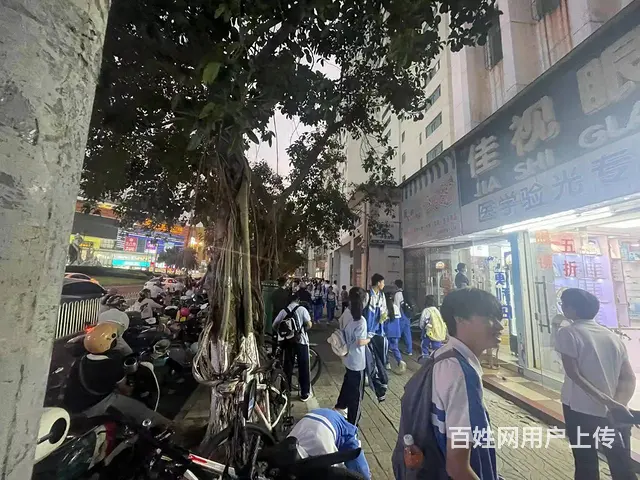 （51旺铺推荐）龙华路中学门口第一家26平临街小卖部旺铺转让 - 图片 4