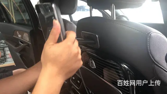 23款奔驰GLS450加装原厂后排娱乐系统 - 图片 3