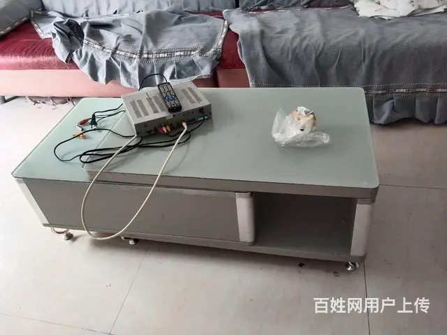 （包送）可伸缩玻璃面茶几转让 - 图片 1