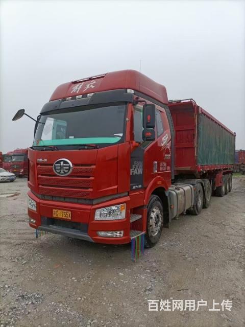 一年的解放牵引半挂车自卸式88米厢
