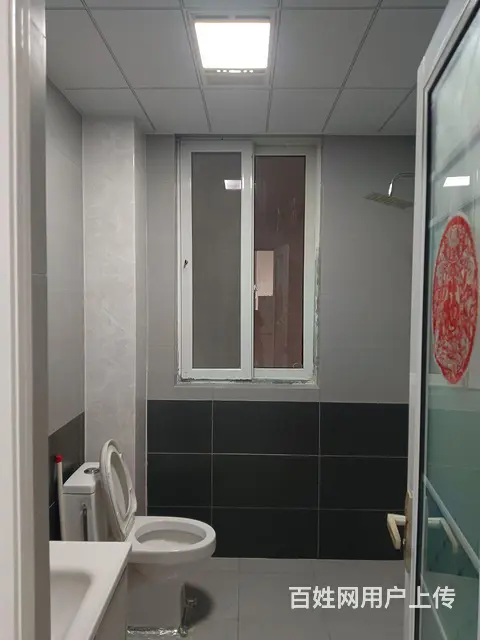 山南小镇一楼大两室 - 图片 1