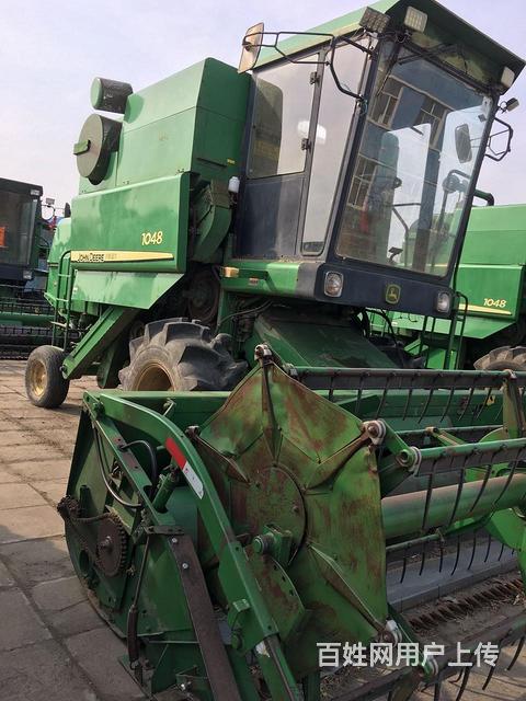 约翰迪尔1048收割机