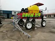 小麦玉米棉花打药机 四轮四驱 100马力 3吨水箱