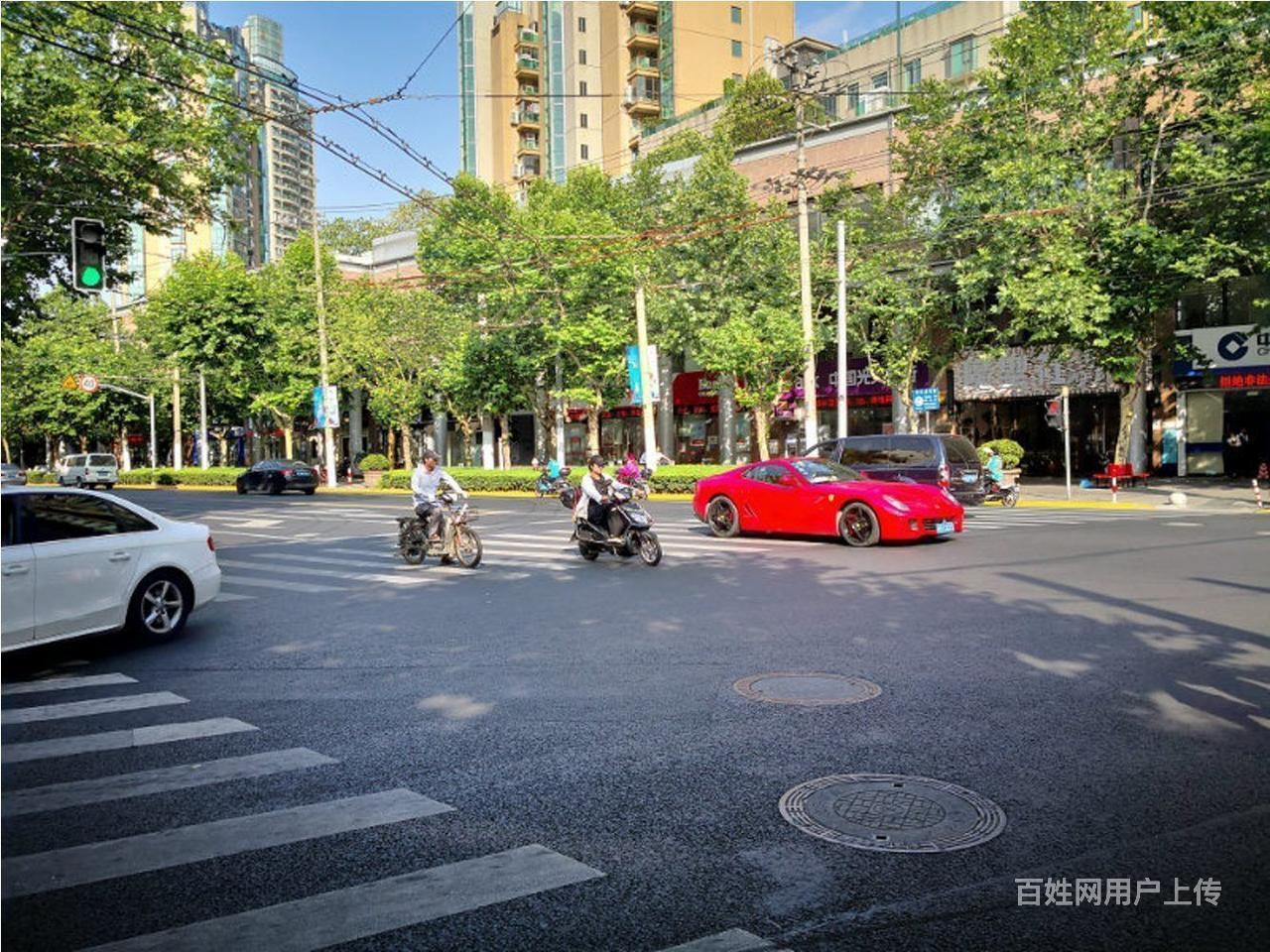 静安区新闸路十字路口转角位置文峰美发圆弧展示面宽1