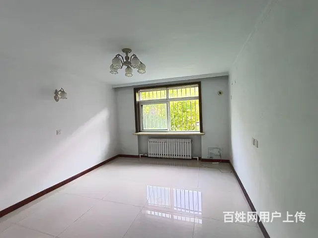 公园北门二楼三室一厅地热新装修 - 图片 1