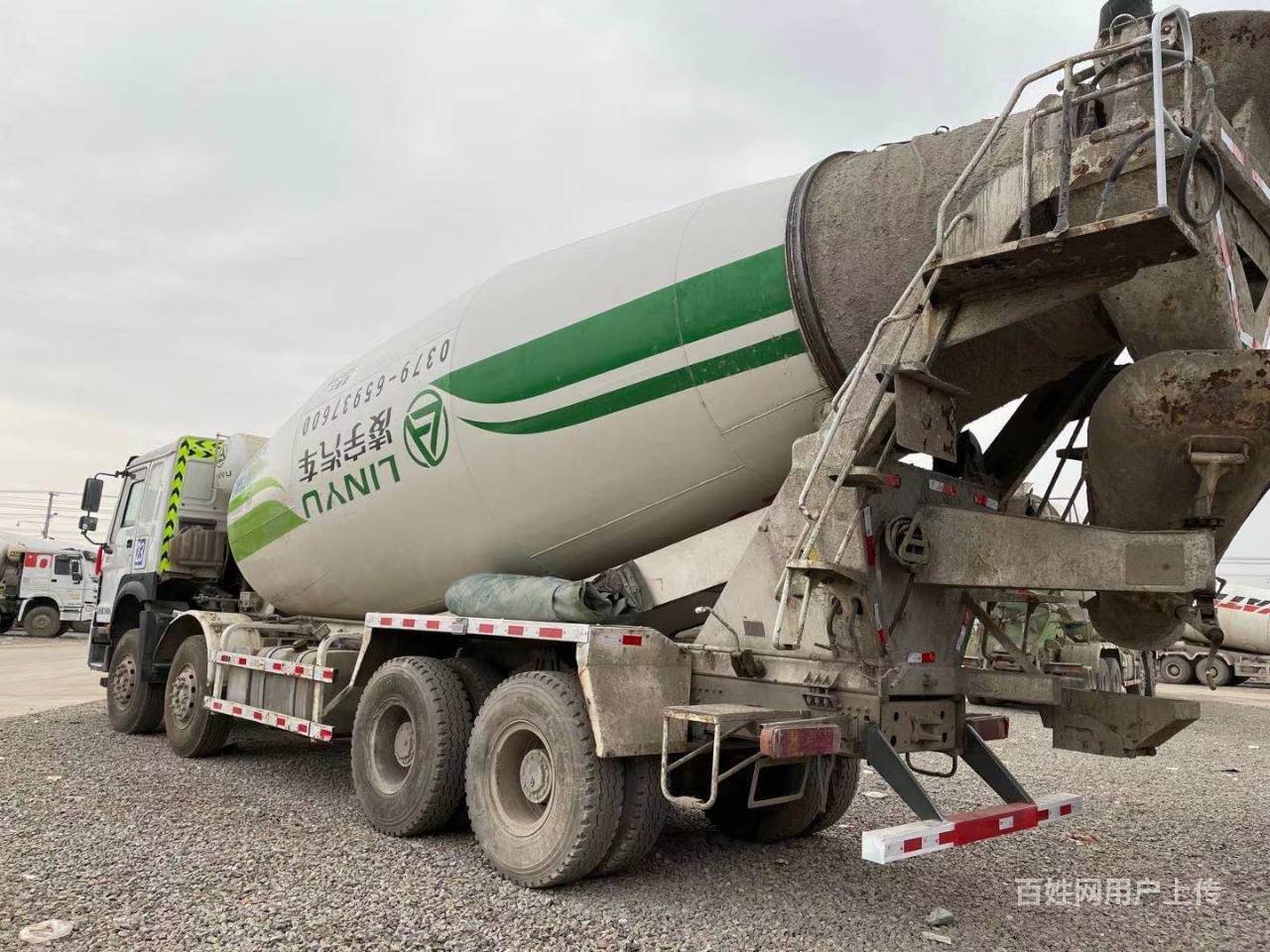 出售18年二手豪沃搅拌车大20方380马力凌宇上装