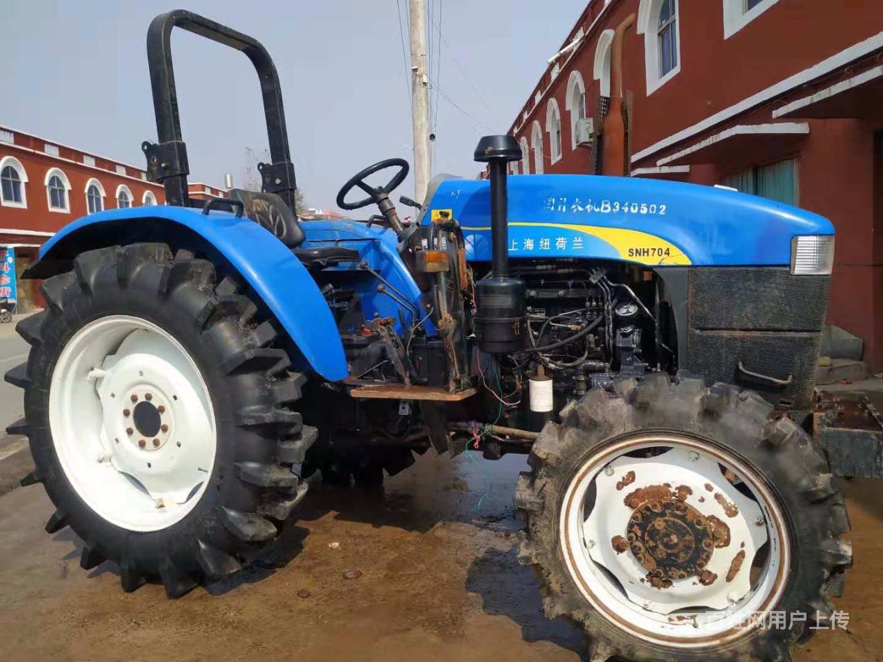 便宜出售14年纽荷兰704拖拉机