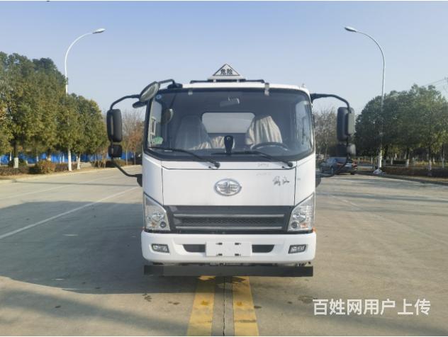 解放虎V轻卡5吨加油车的图片
