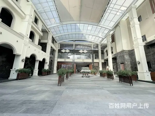 （51旺铺推荐）凤凰路润德湿地公园酒店中厅400平铺面出租 - 图片 1