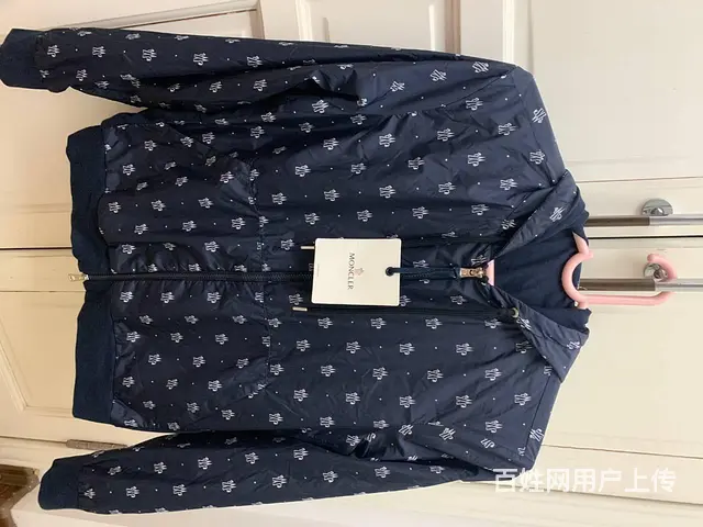全新带吊牌的蒙囗MONCLER连帽休闲外套 - 图片 1