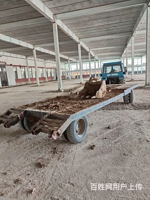 转让拖拉机头和托盘，拖挖机用的 - 图片 1
