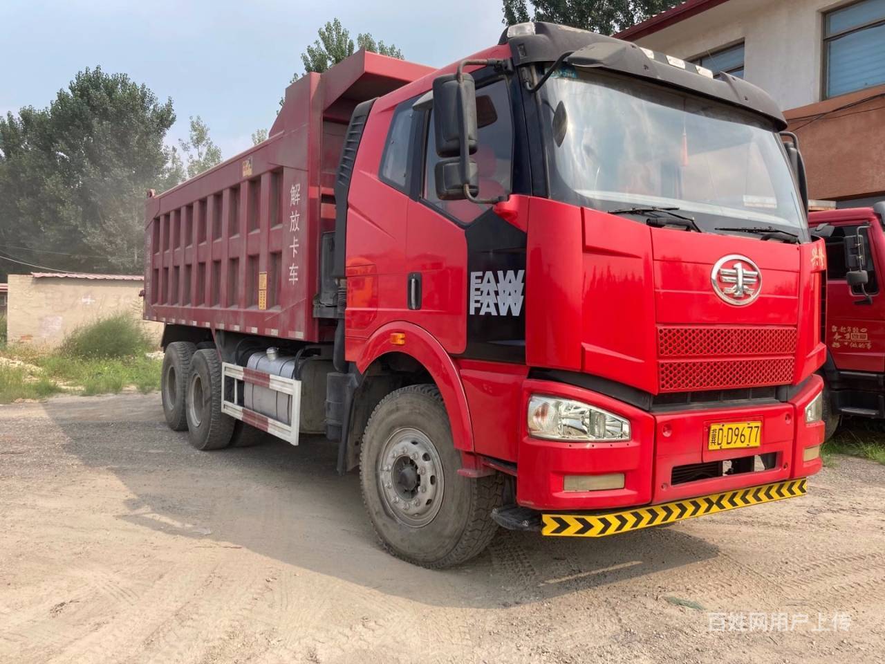 出售19年解放j6后八轮自卸车,6米大箱奔驰桥