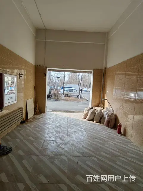 蓝珀湖小区一期地上车库可做门市 - 图片 3