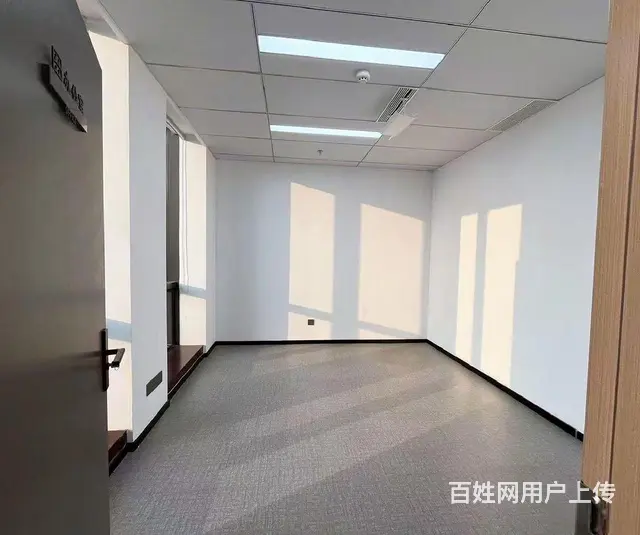地铁口招人方便 800方顶楼整层带双露台 高利用率 实图呈现 - 图片 2