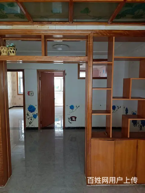 靠近路边对学校3室大阳台 - 图片 1