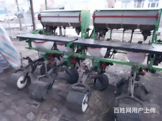 出售大四播种机 - 图片 1