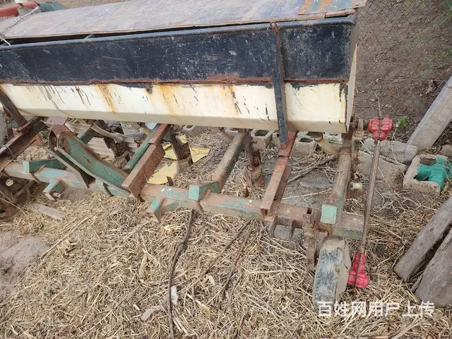 五铧犁带肥箱  肥箱无破损能装700斤肥轴传动 - 图片