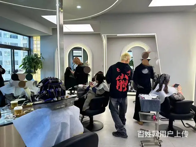 （51旺铺推荐）五华区世纪广场96平美发店转让 - 图片 4