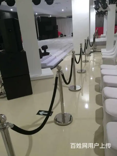 广州黑绒绳一米线租赁，银色礼宾杆租赁，金色礼宾杆租 - 图片 1