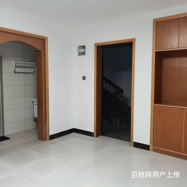 群力小区，两室精装修，干净整洁，交通便利，温馨舒适拎包即住 - 图片 2
