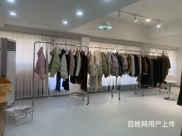 （易转介绍）婺城繁华地段精装修生意好服装店转让 - 图片 2