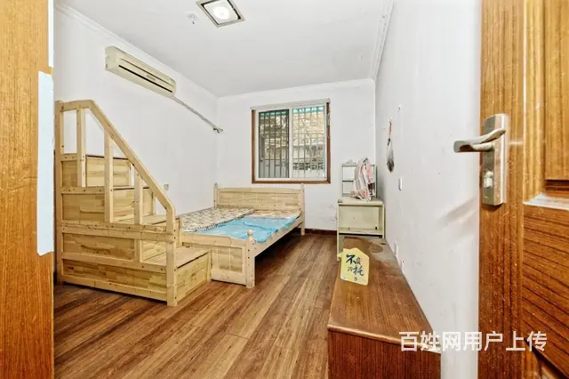 欣赏好房源 带院子 毗邻地铁口近公园 周边配套齐全看房方便 - 图片 1