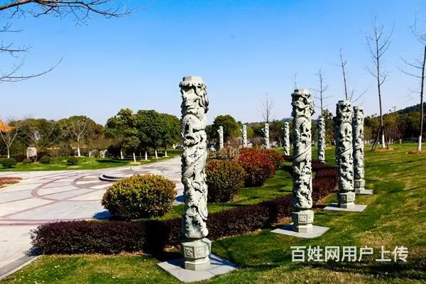 乌鲁木齐米泉市北郊公墓,土葬、火葬用地均有 - 图片 1