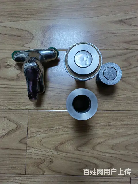 水龙头以及下水配件便宜卖了 - 图片 1