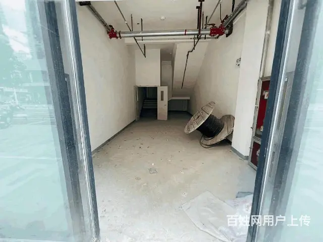 挑高六米，小区主门口五折出售 原价3.3万现价1.5万每平 - 图片 2