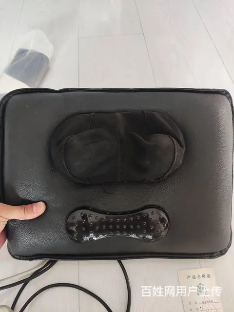 颈椎按摩器 按摩靠垫颈椎按摩枕揉捏叩击按摩垫颈腰靠 - 图片 1