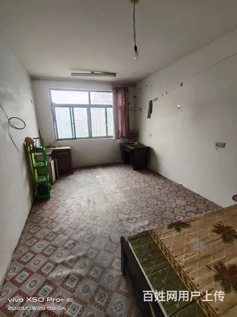 新桥镇新桥中学旁立地房单间出租 - 图片 1