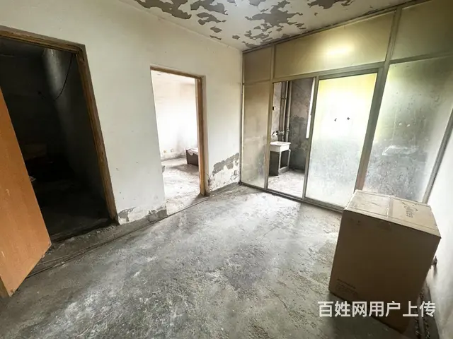 新地号，2楼2楼，南向，靠路边车站近，适合老年人居住，可贷款 - 图片 4