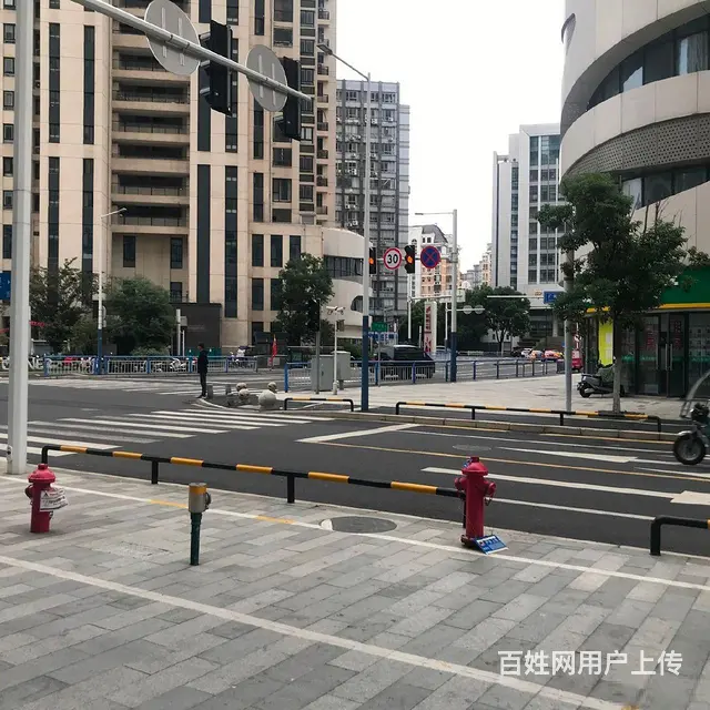 挑高六米，小区主门口五折出售 原价3.3万现价1.5万每平 - 图片 12