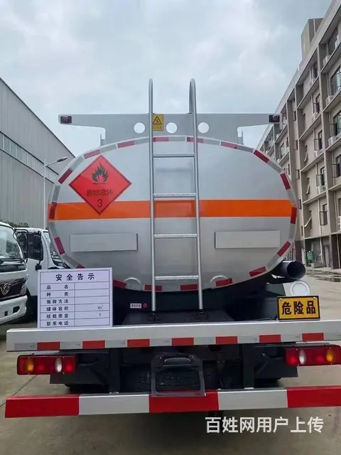 国六东风天锦小三轴运油车，工地 - 图片 4