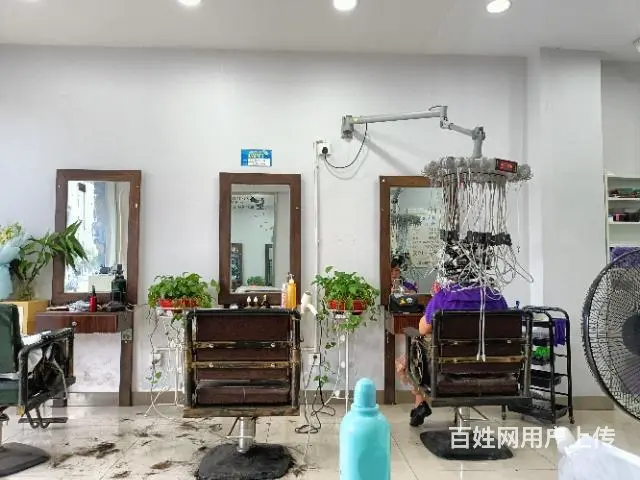 转盘处临门面低价急转，门头宽大明亮 - 图片 2