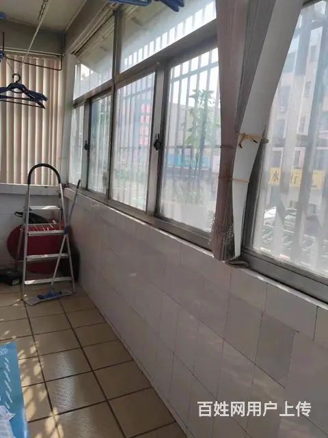 新市医院宿舍 一楼 三室朝阳 精装 108平 送储 76万 - 图片 1