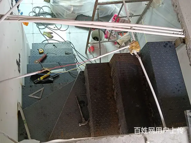 专业电焊加工，钢结构二层，楼梯车棚等证上岗，质量保 - 图片 1