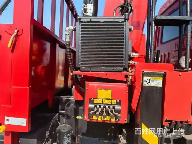 爆款东风后八轮经典车型8.5米货箱随车吊 一车多用更赚钱 - 图片 3