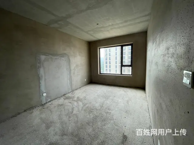 中央公园C区14楼，128平，三室二厅二卫，毛坯。86万过户 - 图片 2